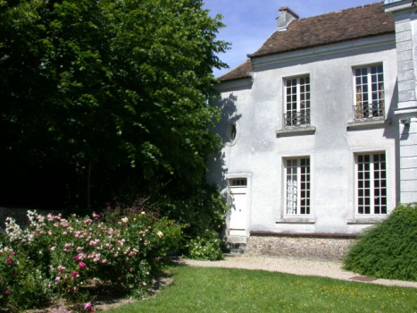 Le Musée Jean-Jacques Rousseau vu depuis le jardin. 